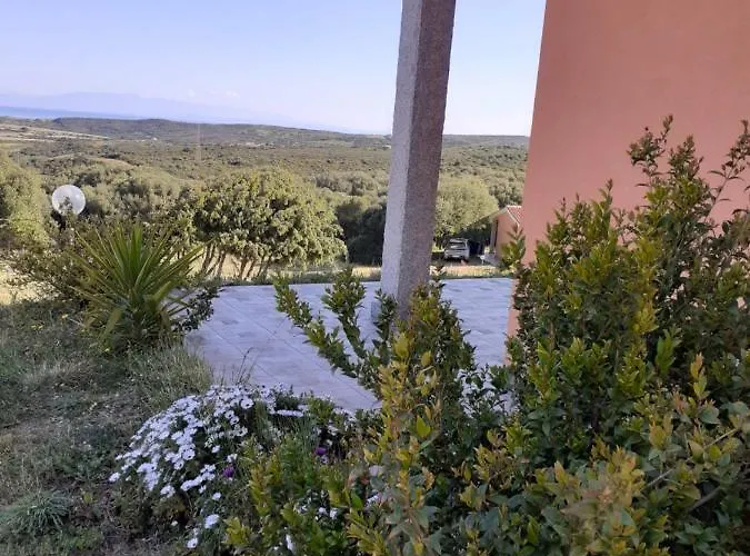Tatil Evi Gli Olivastri Raggio Di Sole , Con Piscina E Vista Mare ,climatizzatore,wifi Aglientu