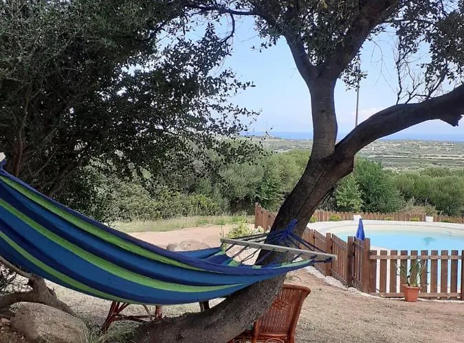 Tatil Evi Gli Olivastri Raggio Di Sole , Con Piscina E Vista Mare ,climatizzatore,wifi Aglientu